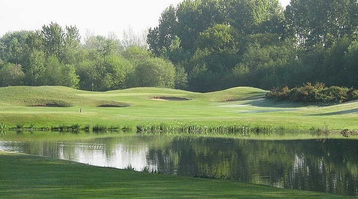 Play golf @ Pryford Golf Club